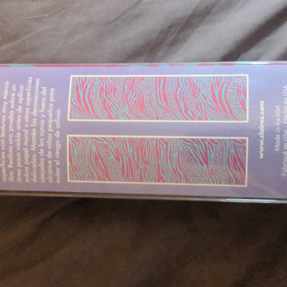 Animal Print Locker Wallpaper Claire's NWT Peel and Stick Wallpaper 8.5" x 40" - Picture 7 of 14